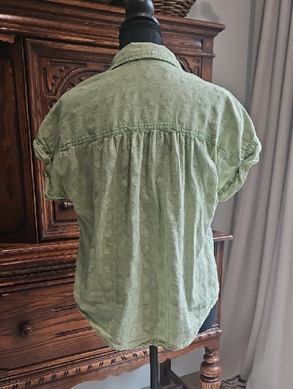 PILCRO By anthropologie Sage Green Button-Front Short Sleeve Shirt. Size M - Picture 2 of 4